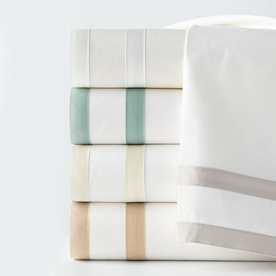 Anti Dust Mite Smooth Microfiber 100% Polyester Embroidery Luxury Bedding Sheet Set
